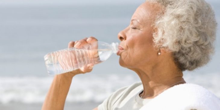 Hidratação na Terceira Idade - Clínica Senior Gym