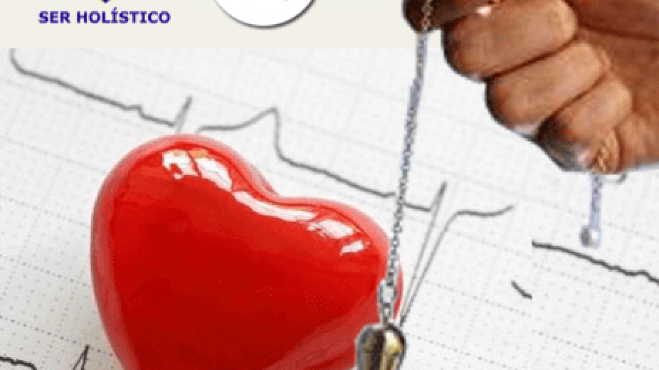 Pêndulo de radiestesia sobre um coração